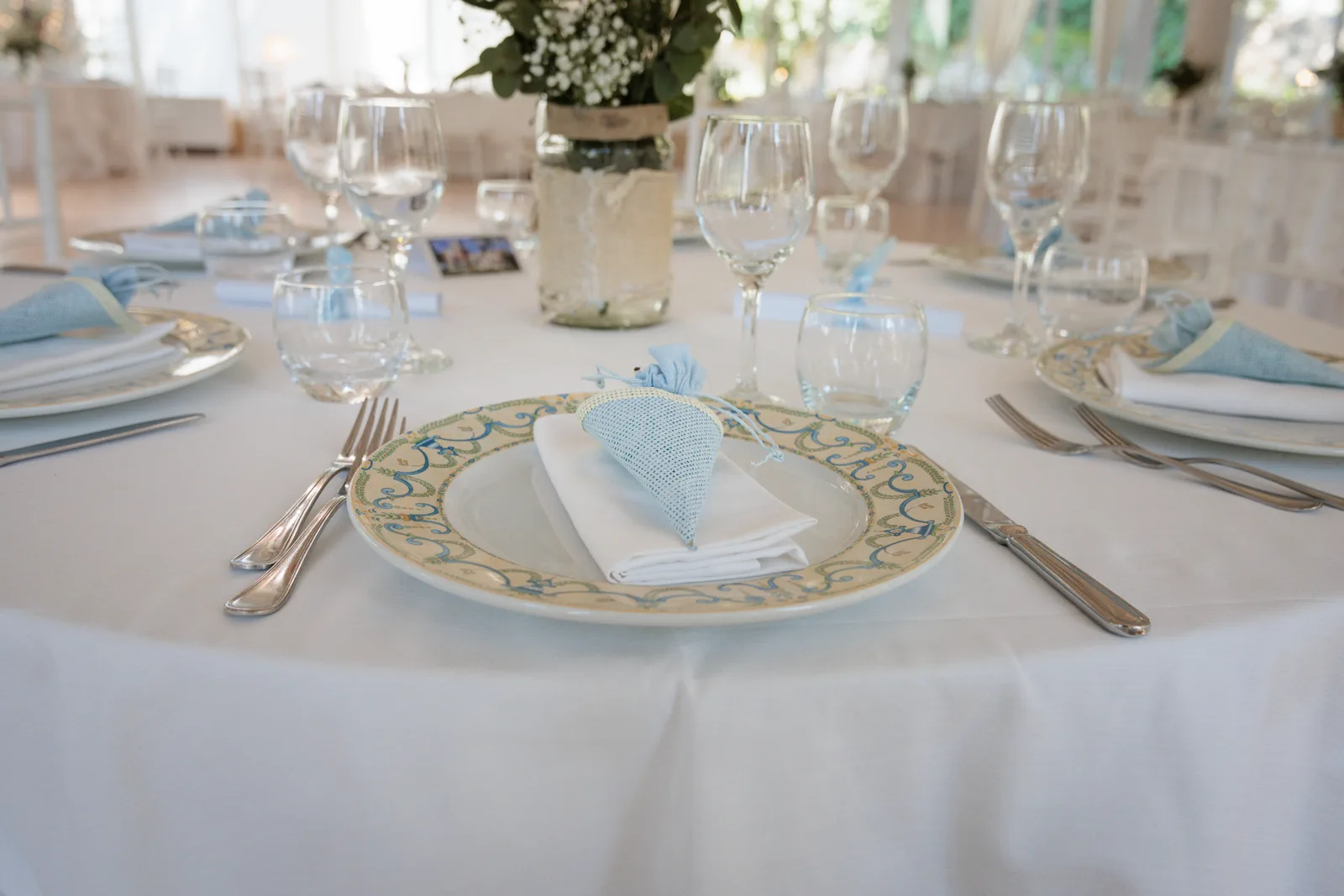 Mise en place del banchetto nuziale allestito a Villa Maria Ricevimenti