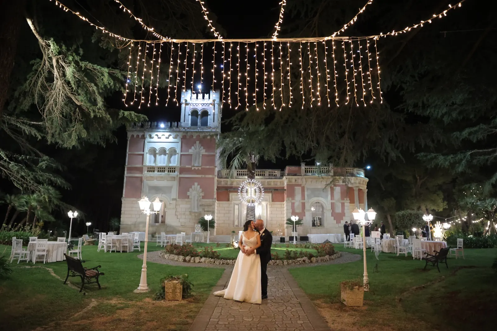 Villa Maria illuminata di sera per matrimonio